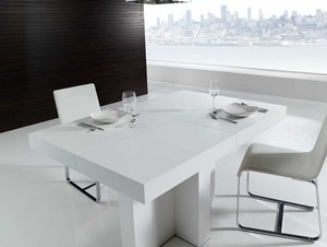 Mesa lacada cerrada